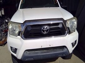 2013 TOYOTA TACOMA WHITE SR5 CREW CAB 4.0 AT 4WD.  Z24846